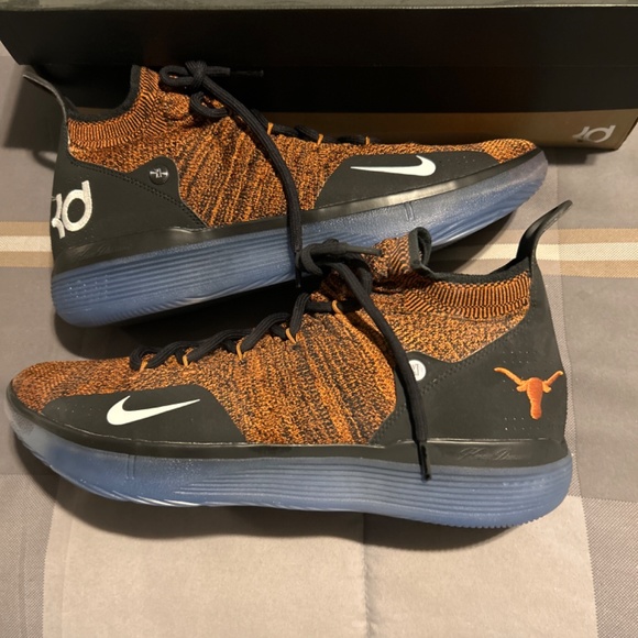Athletic_Shoes
